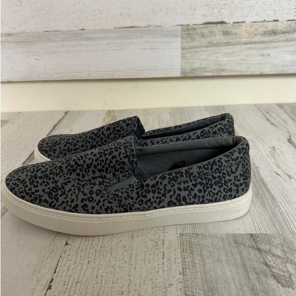Old Navy womens size 7 gray leopard print canvas slip on shoe sneaker new light - Picture 3 of 7